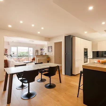 Cozy Apartment, Center, Sea View And Parking 公寓