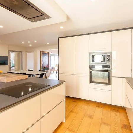 Cozy Apartment, Center, Sea View And Parking *