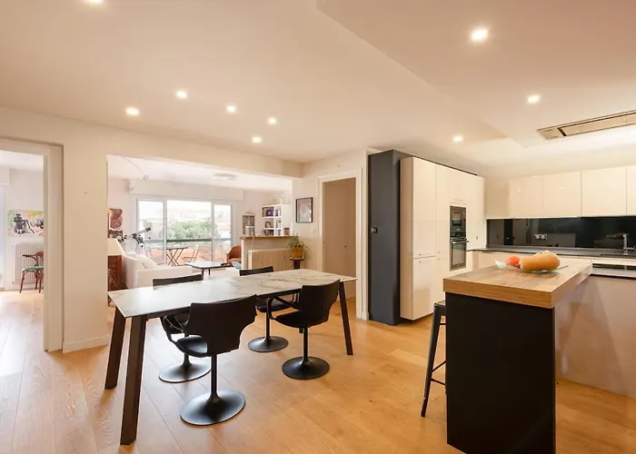 Cozy Apartment, Center, Sea View And Parking 公寓