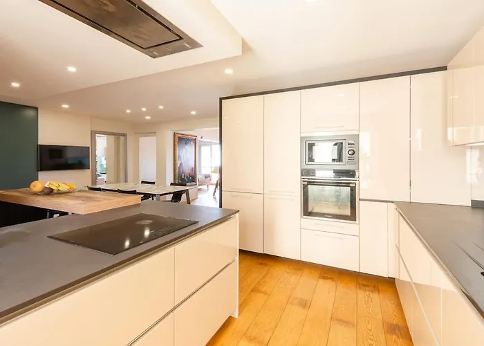 Cozy Apartment, Center, Sea View And Parking *