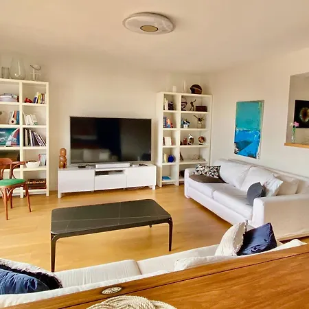 Cozy Apartment, Center, Sea View And Parking